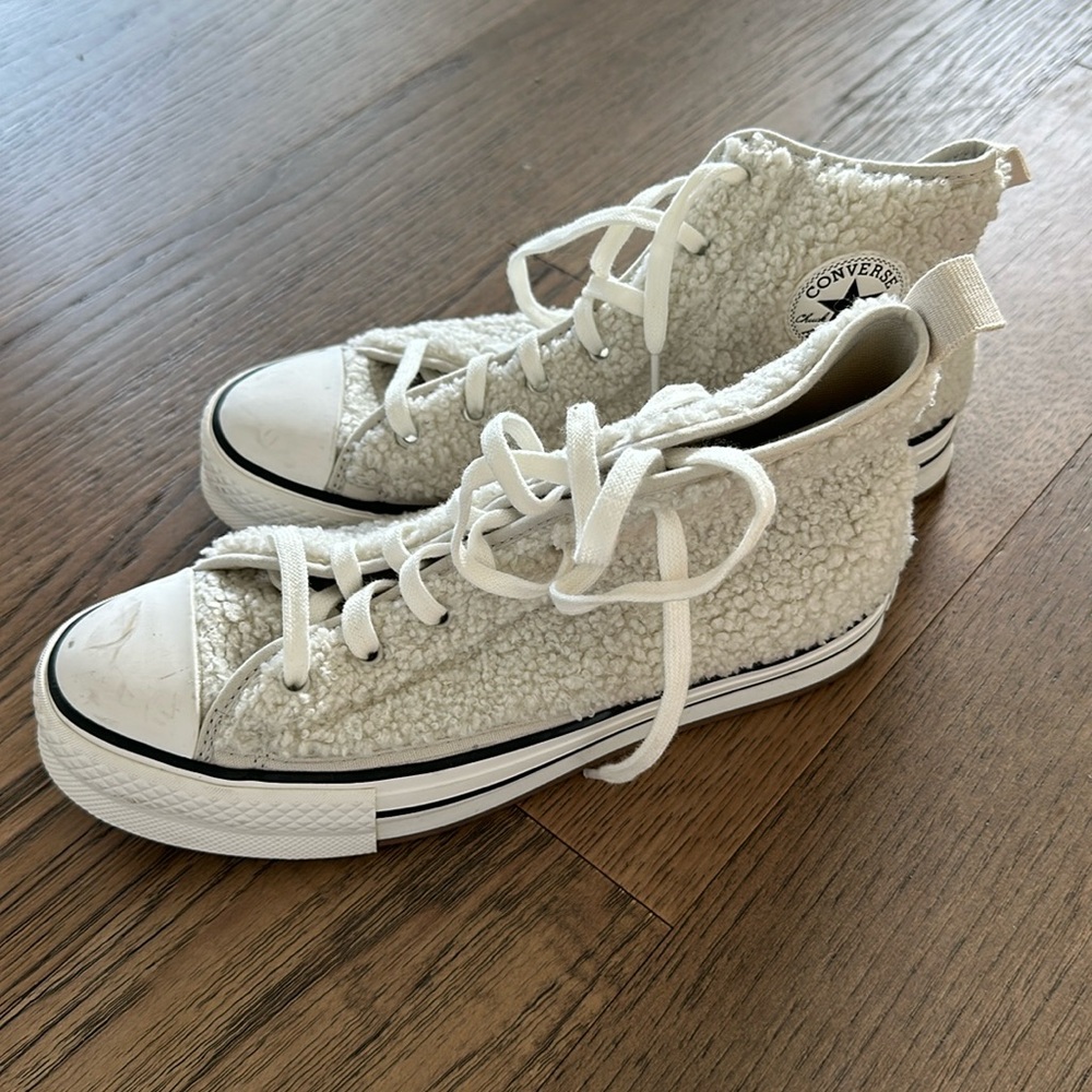 NWOT High Top Sherpa Platform Converse